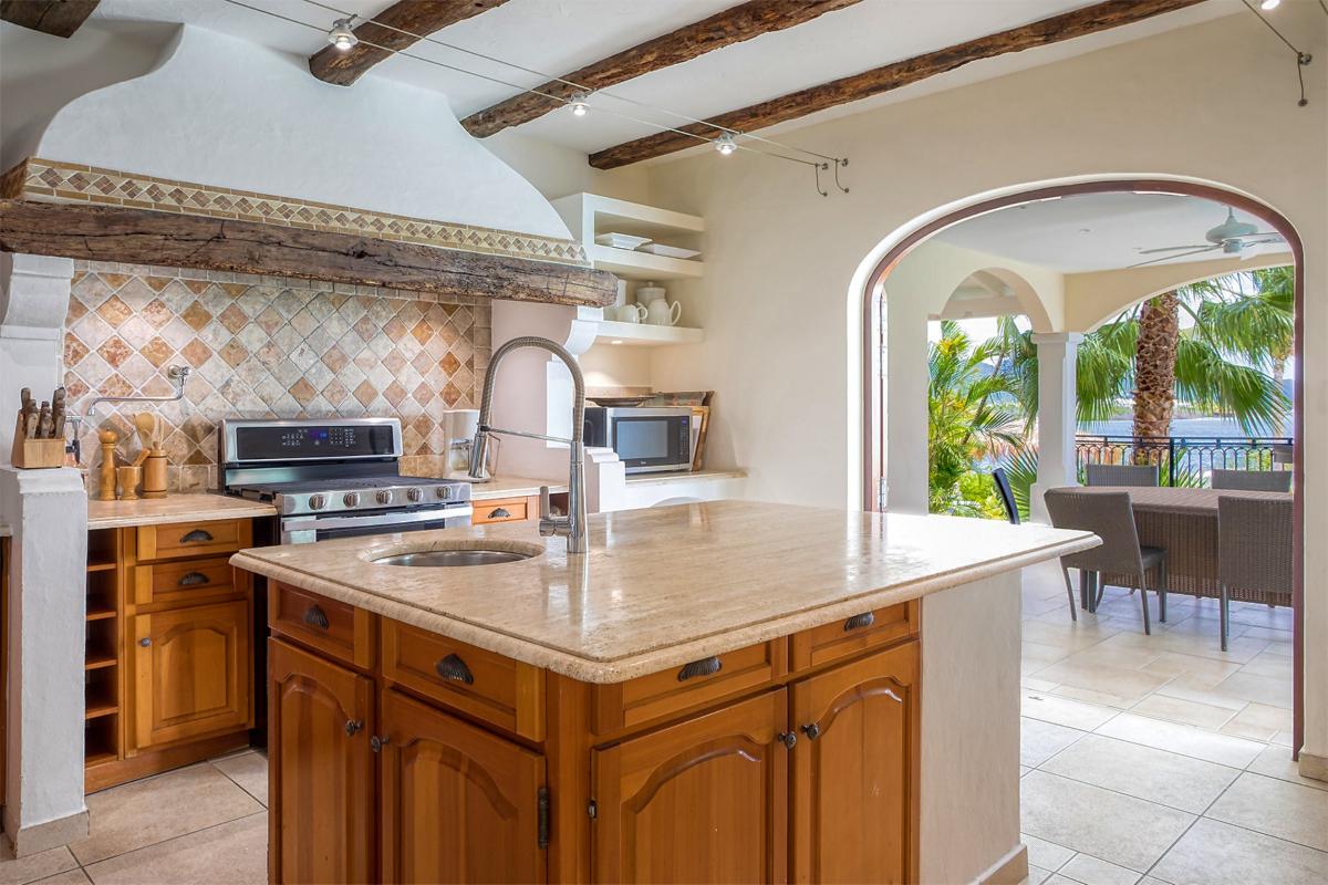 St Martin villa rental with private beach - Kitchen